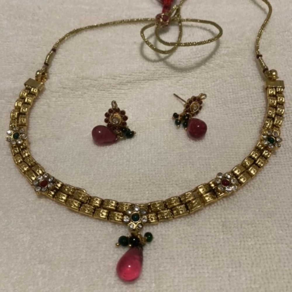 Ethnic necklace and earrings